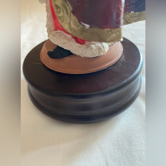 Vintage Seymour Mann The Christmas Collection Musical Old World Santa Figurine - Picture 11 of 12